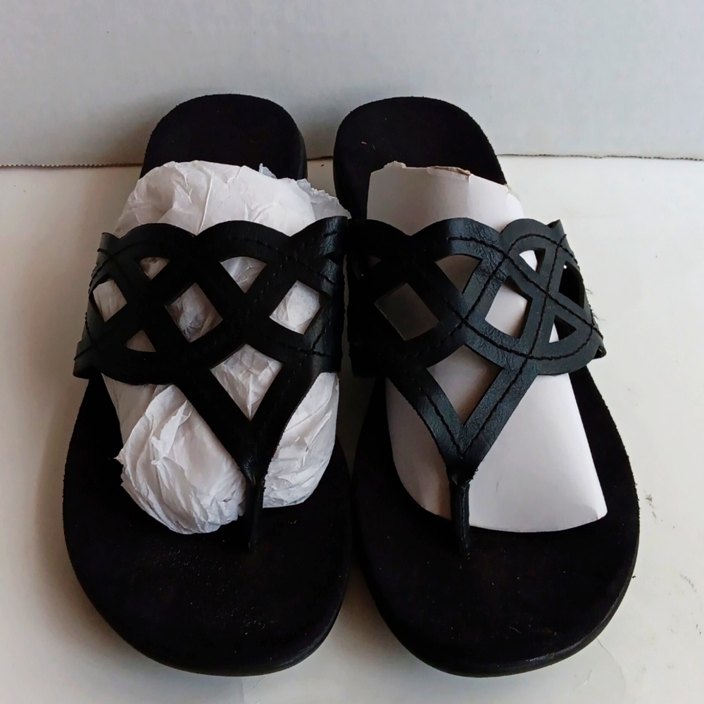 ST. JOHN'S BAY BLK SANDALS SIZE 9.5